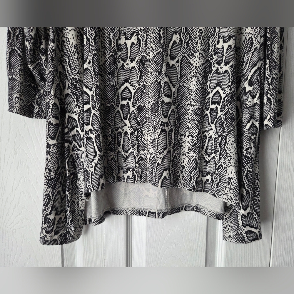 John Mark Snakeskin Print Tunic Top Size L - Picture 4 of 14